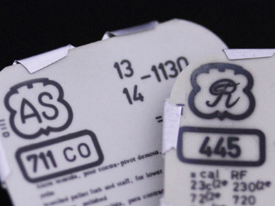 メーカーの部品