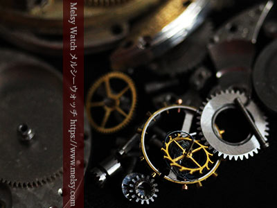 古い時計の部品