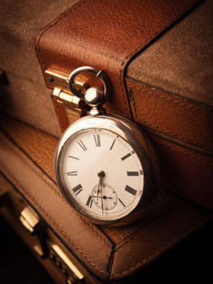 懐中時計とスーツケース
