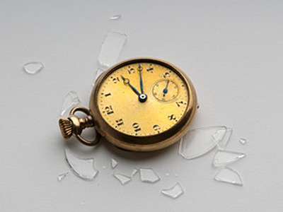 ガラスの割れた懐中時計
