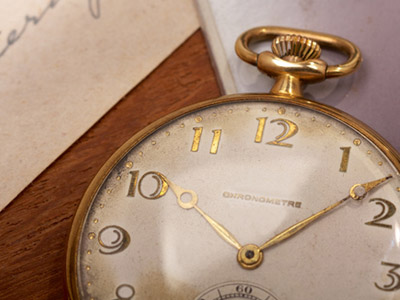 経年変化がみられる懐中時計