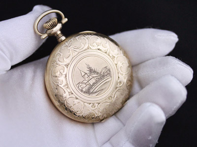 サイズの比較・大型の懐中時計