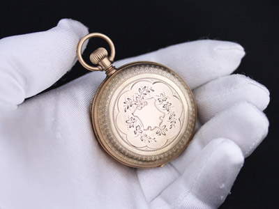 サイズの比較・中型の懐中時計