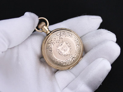 サイズの比較・小型の懐中時計