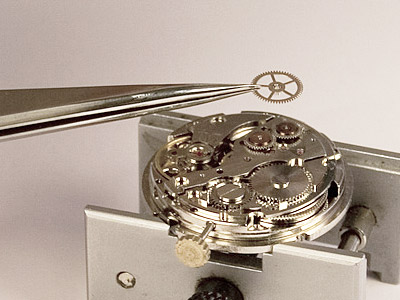 ピンセットと機械