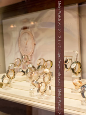 ショーケースの腕時計