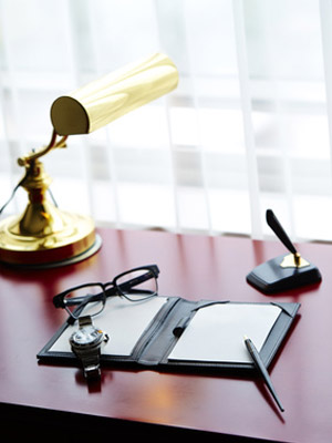 時計と卓上ライト