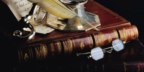 古い本と書斎道具