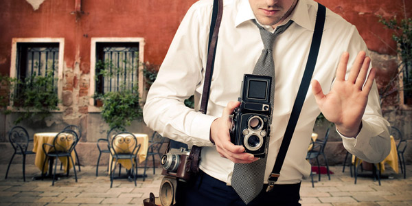 カメラの前で静止を求める