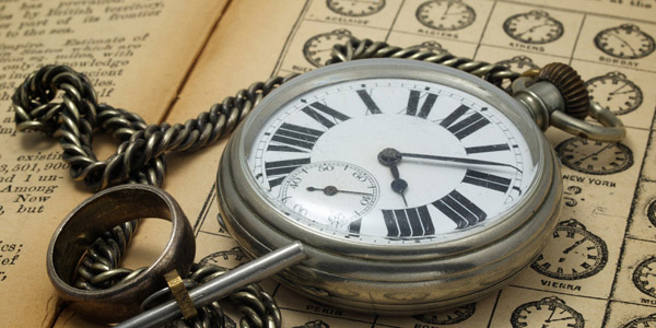 大型の懐中時計