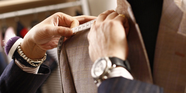 服の寸法を測る